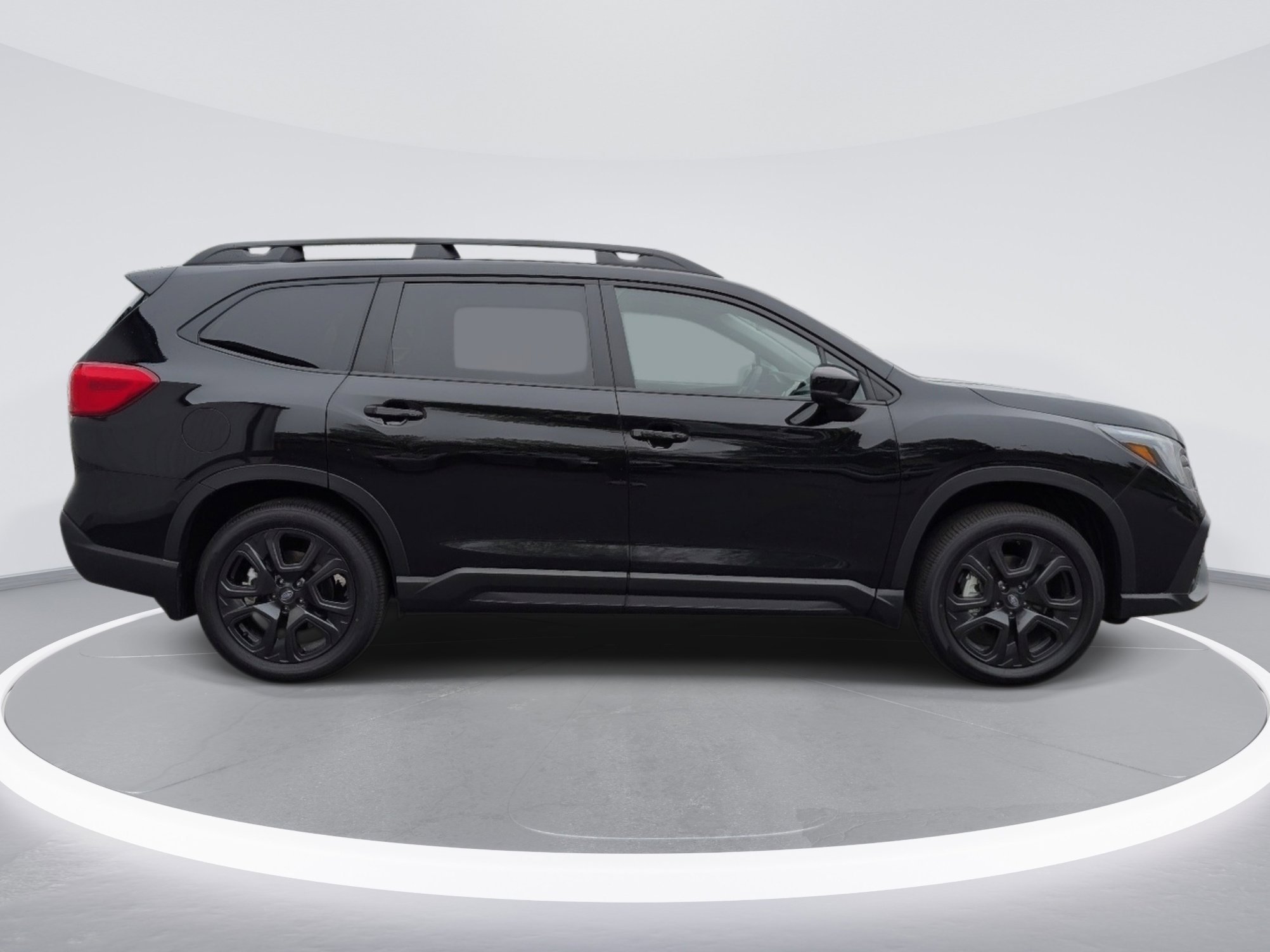 Used 2025 Crystal Black Silica Subaru Onyx Edition Touring image 4