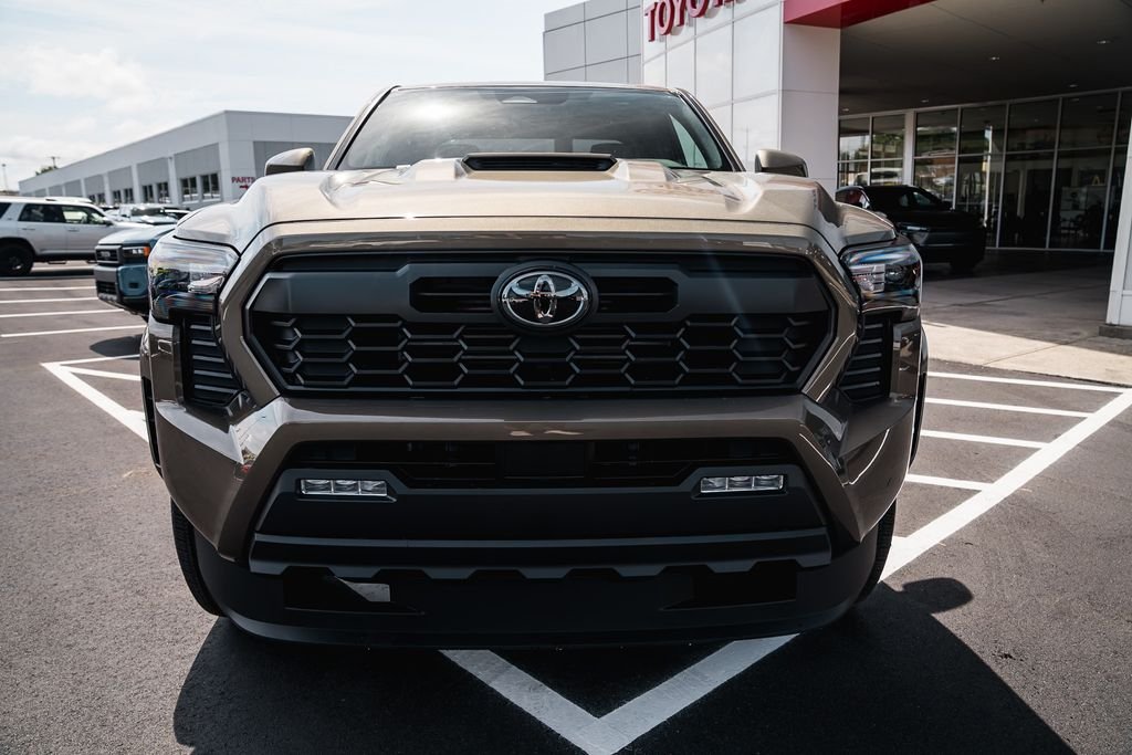 Used 2018 Magnetic Gray Metallic Toyota SR5 image 2