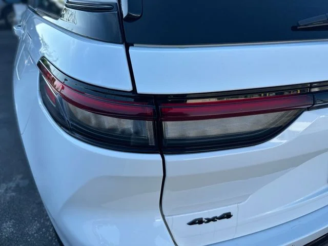 Used 2022 White Jeep Altitude image 26