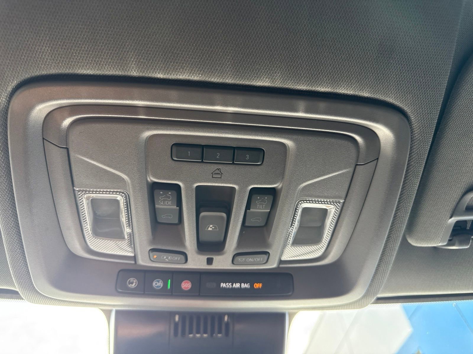 New 2026 Summit White Chevrolet RST with 22inch Black Wheels - Convenience II - Safety - Sunroof - Leather - Dark Essentials - Protection *In Stock* image 28