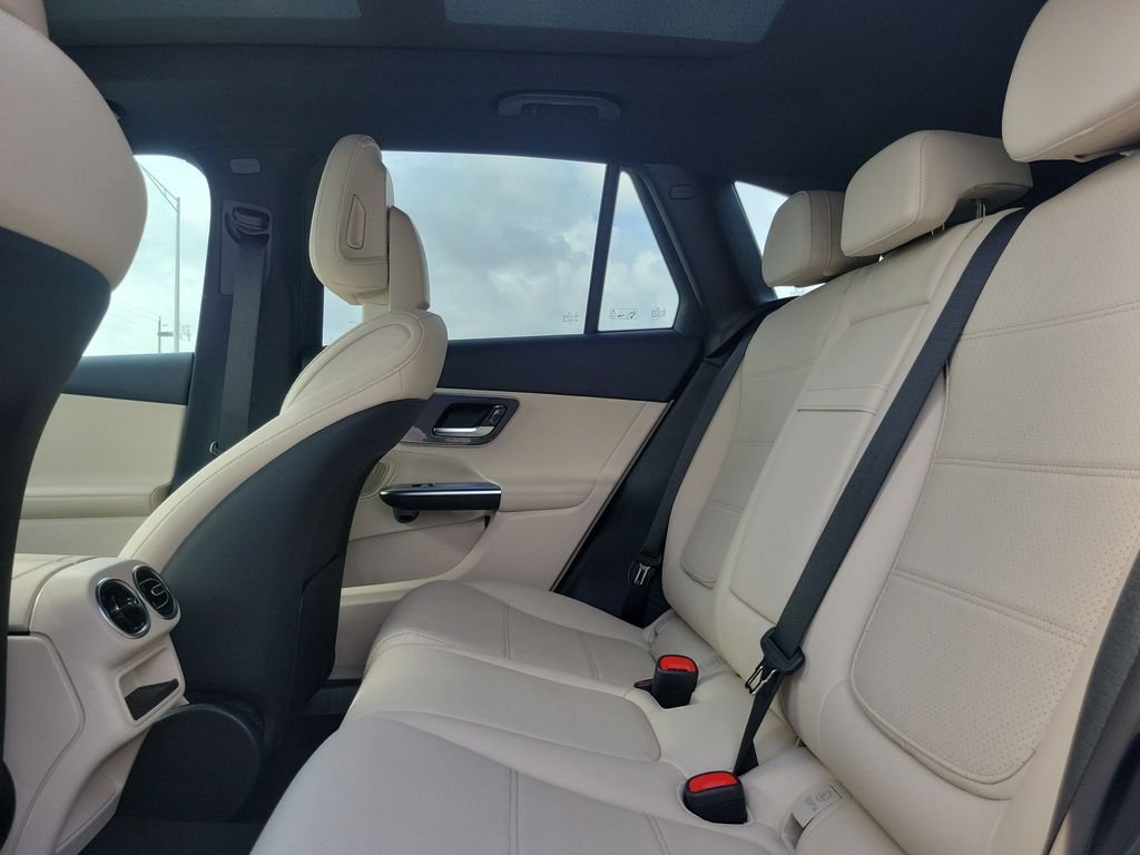New 2026 White Mercedes-Benz GLC 300 image 10