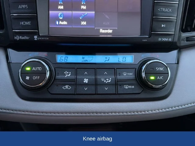 Used 2018 Silver Toyota XLE image 15