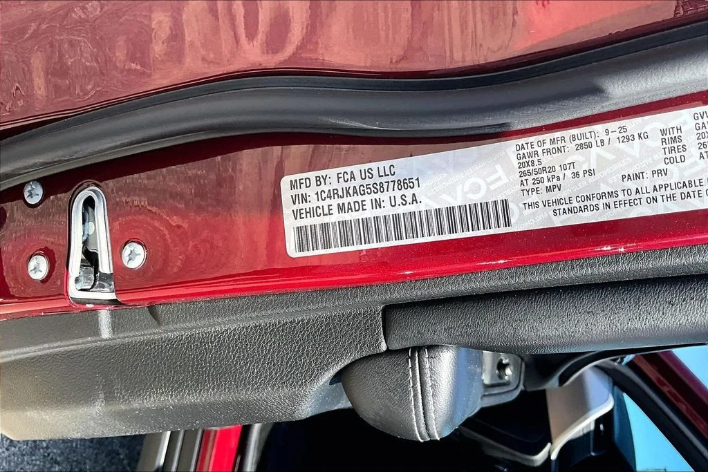 Used 2025 Red Jeep Altitude image 23