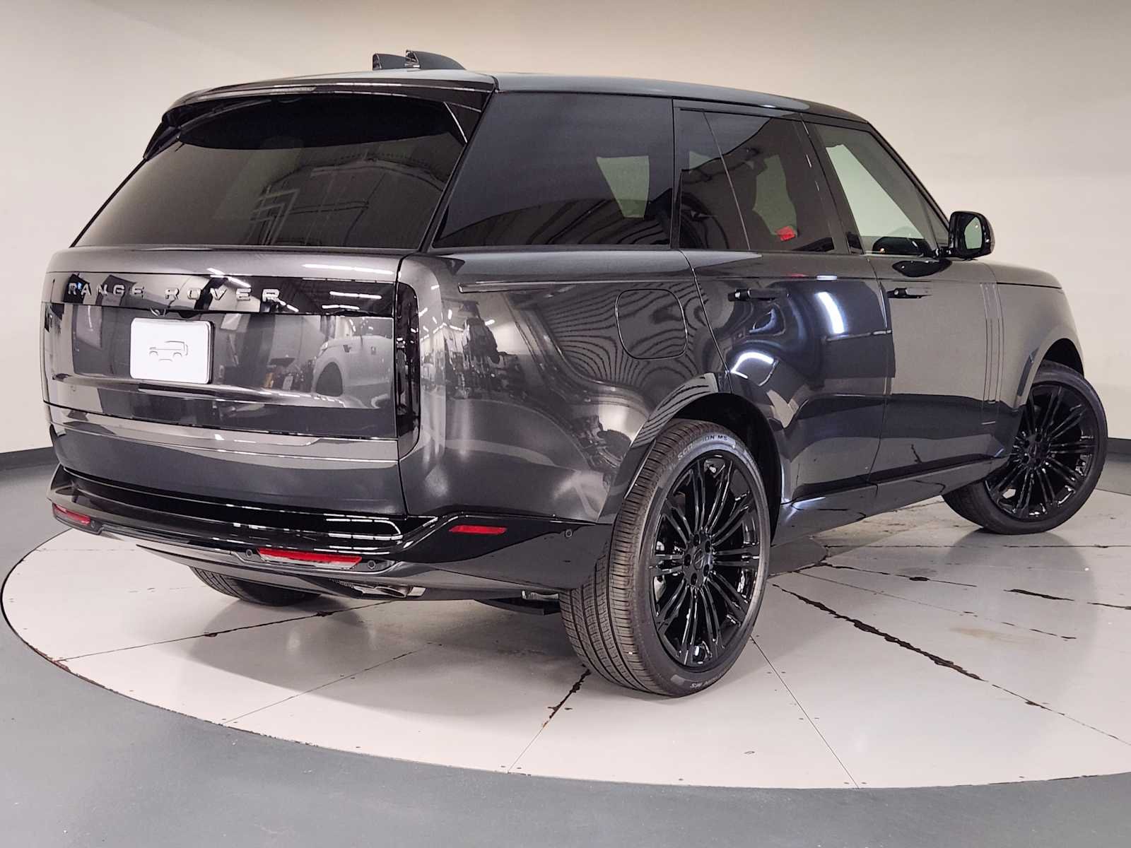 New 2026 Carpathian Grey Premium Metallic Land Rover SE image 2