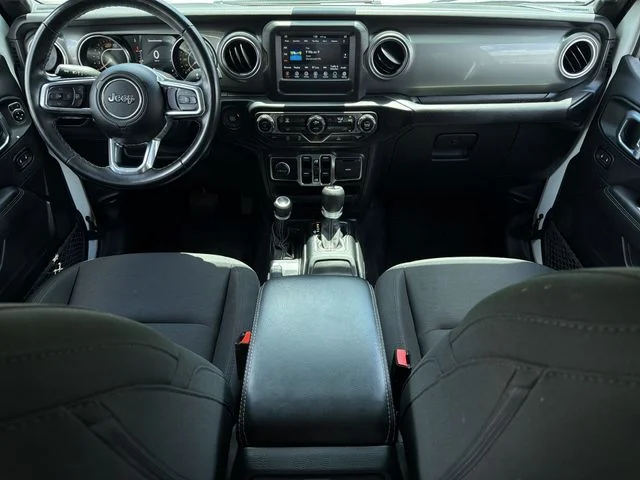 Used 2021 White Jeep Unlimited Sahara image 17