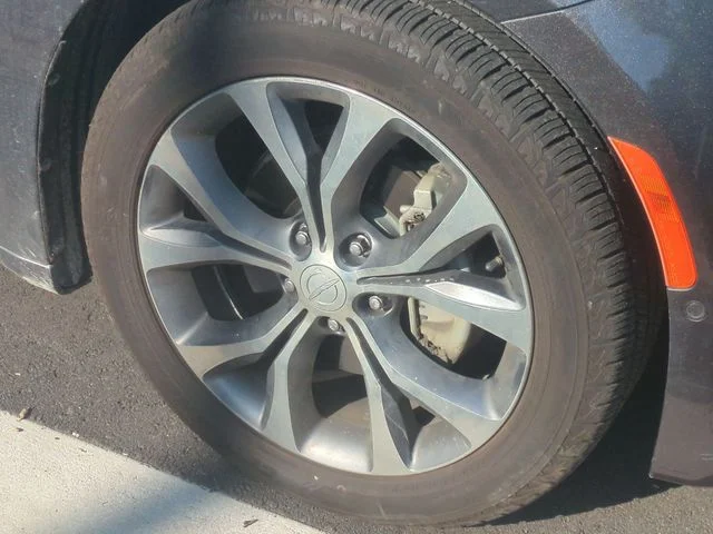 Used 2018 Gray Chrysler Limited image 7