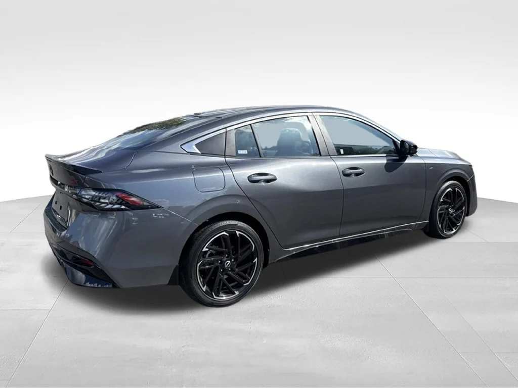 2026 Nissan Sentra SR - Photo 7