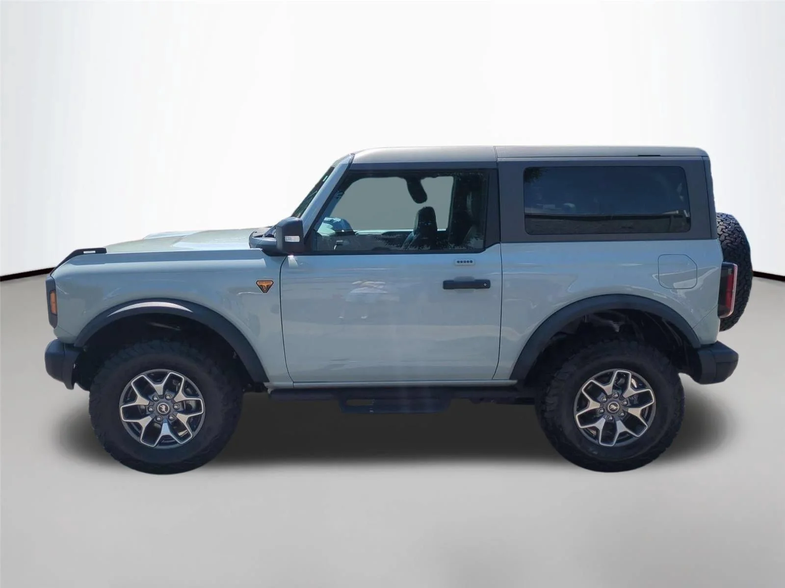 Used 2023 Cactus Gray Ford Badlands Advanced image 2