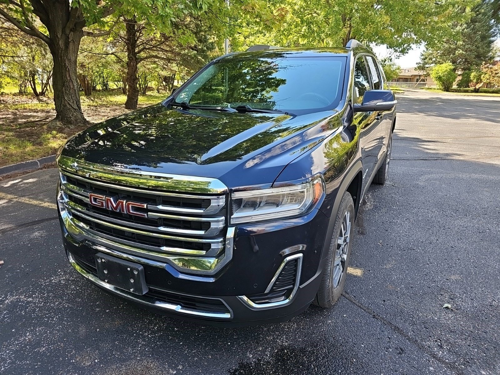 Used 2021 Midnight Blue Metallic GMC SLE image 2
