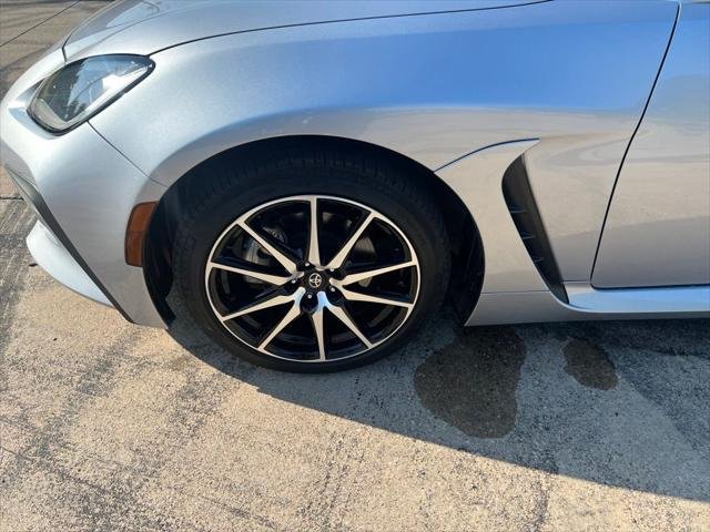 Certified Used 2022 STEEL Toyota  image 2
