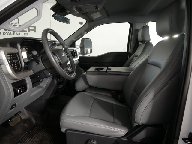 Used 2025 Oxford White Ford Crew Cab XL image 9