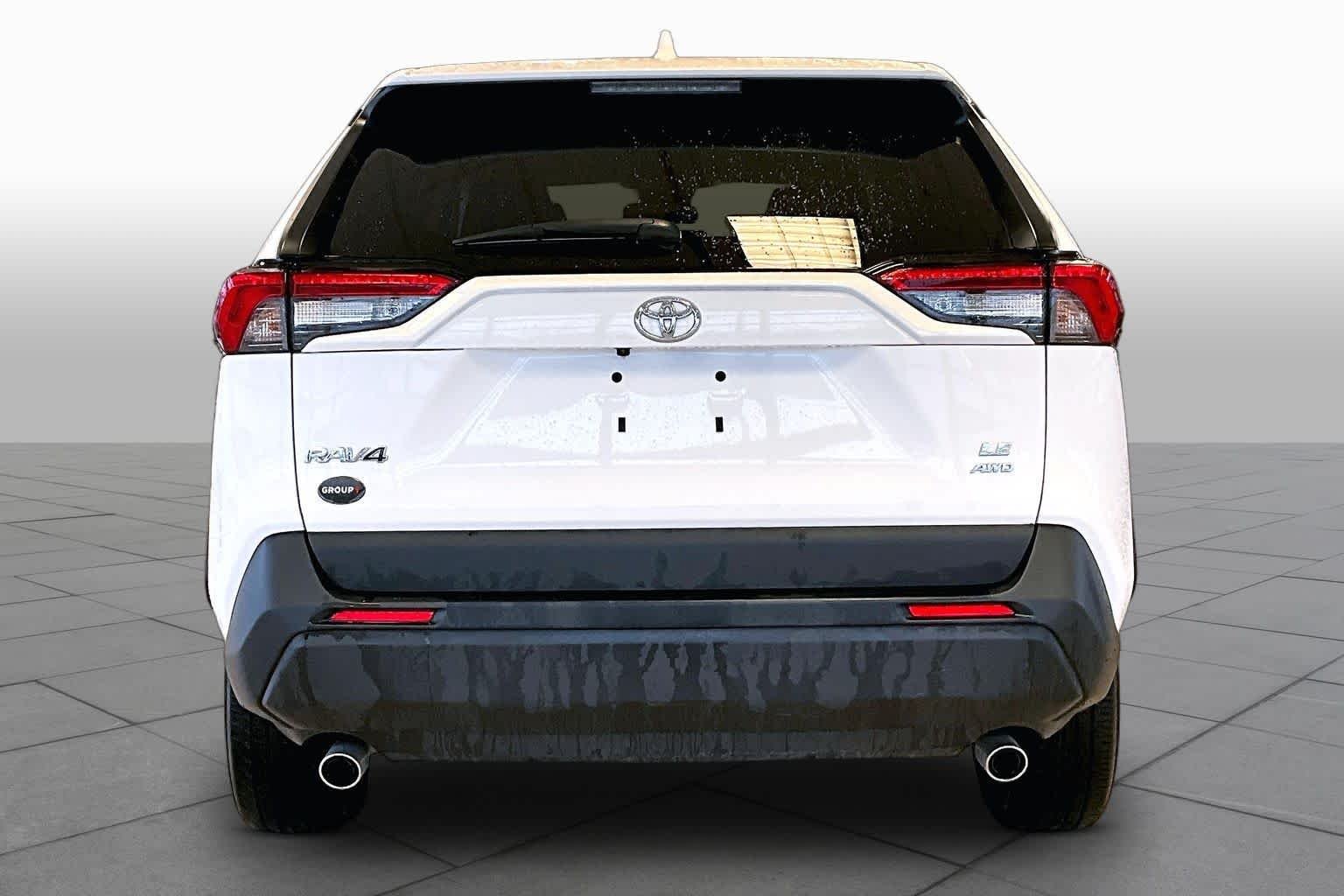 Used 2025 Ice Toyota LE image 5