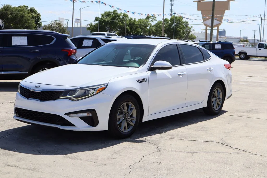 Used 2019 White Kia LX image 5