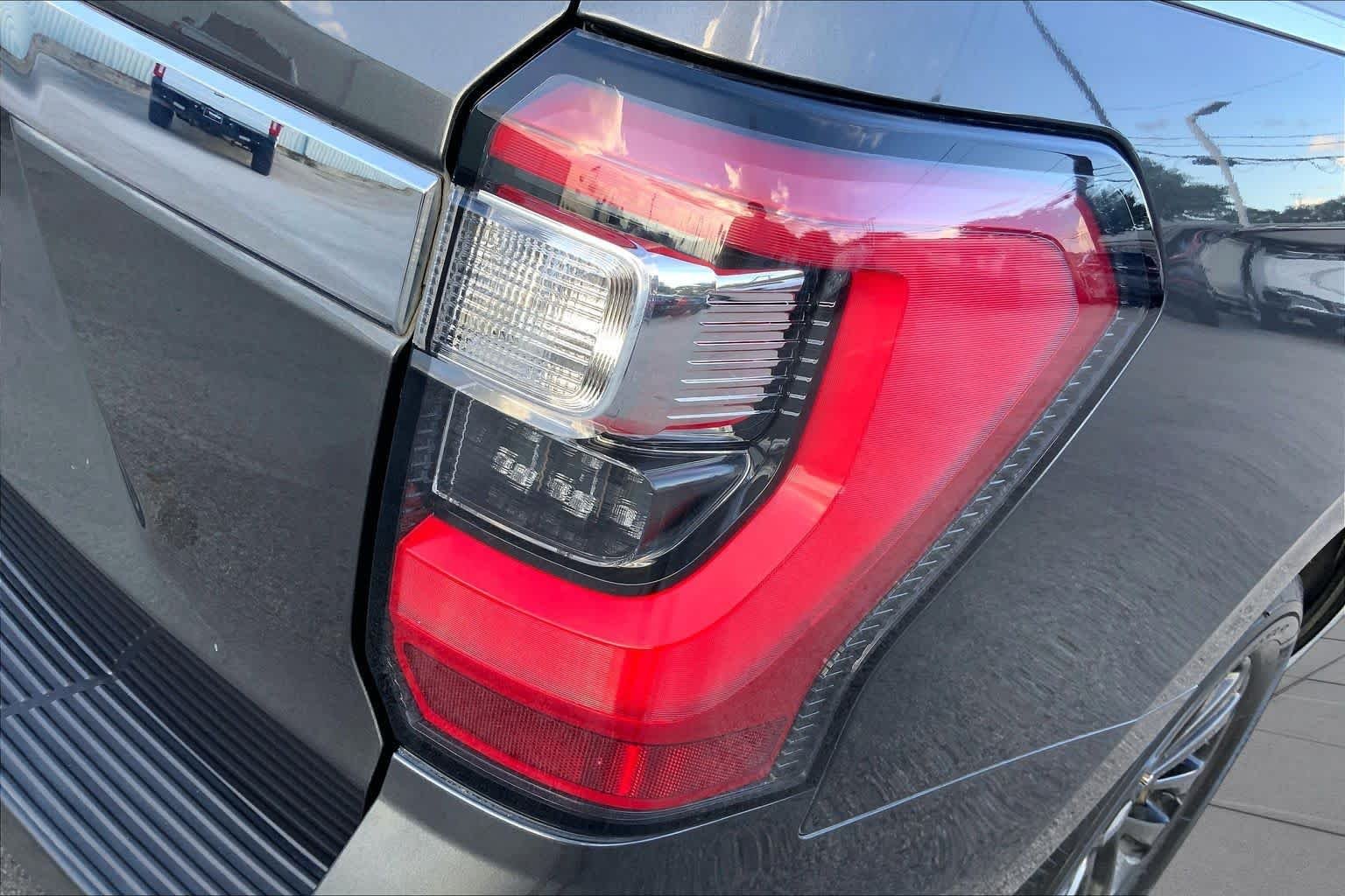 Used 2019 Magnetic Ford Limited image 28