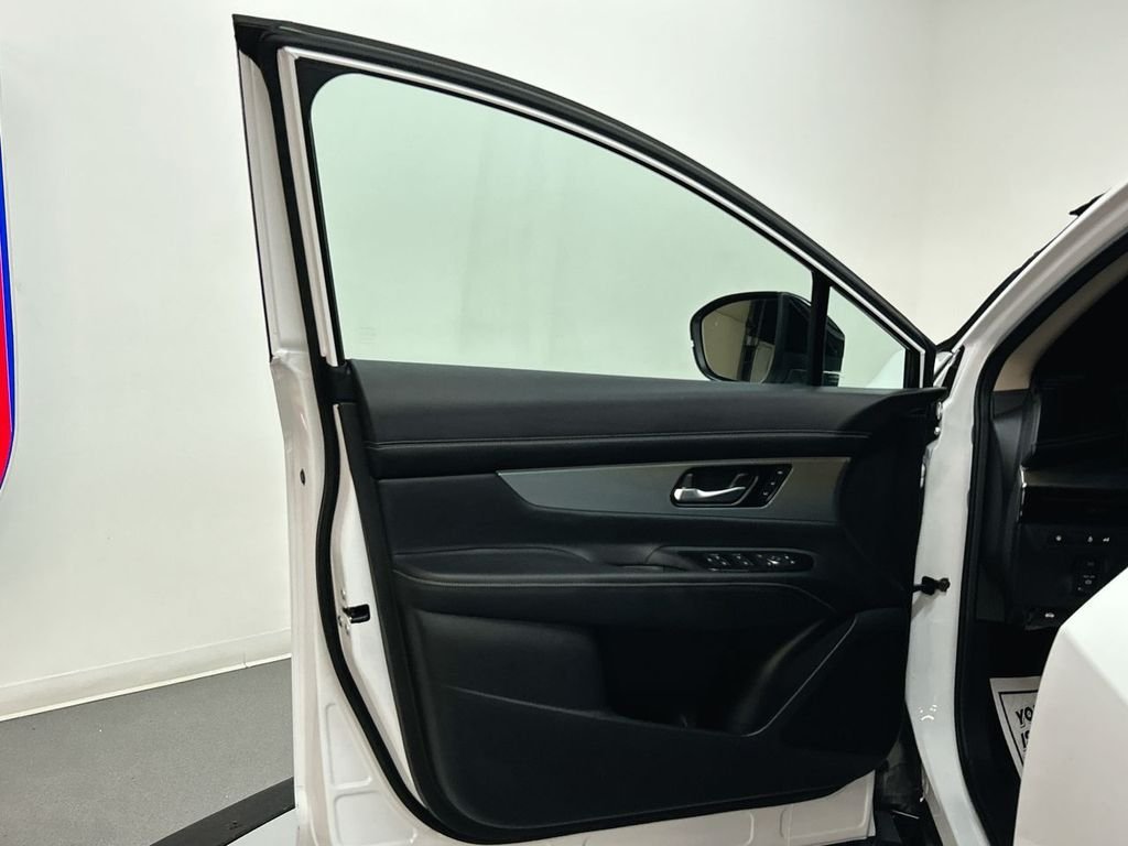 Used 2025 White Pearl Nissan SL image 15