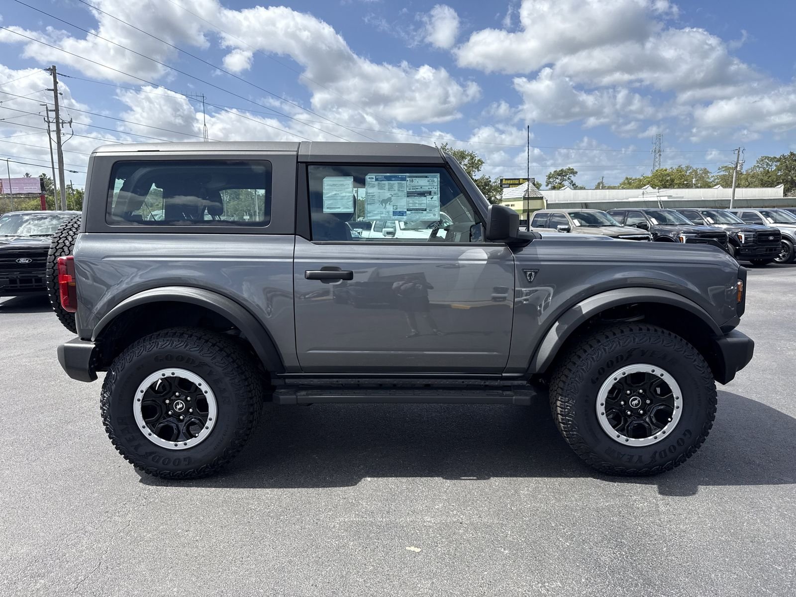 2025 Ford Bronco 2-Door Base