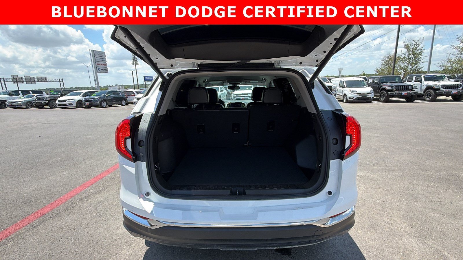 Used 2024 Summit White GMC SLT image 28