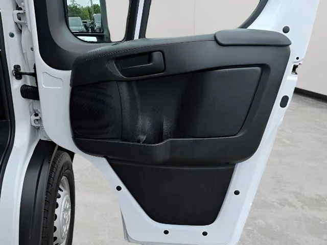 Used 2025 White Ram Base image 47