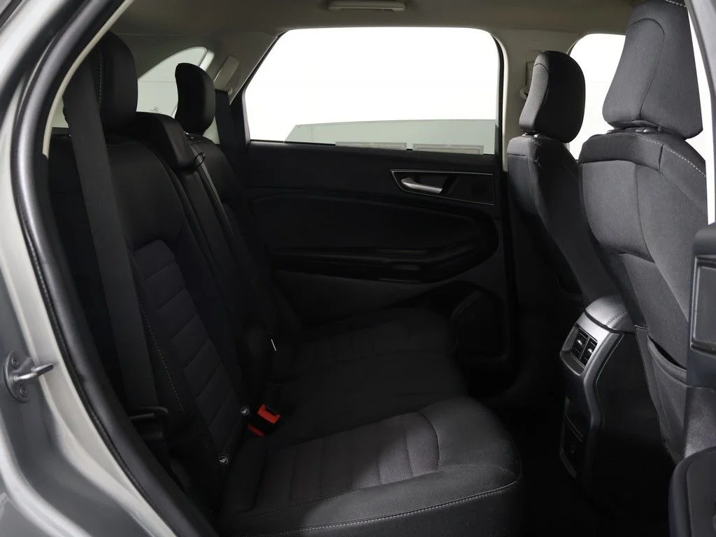 Used 2022 Silver Ford SE image 27