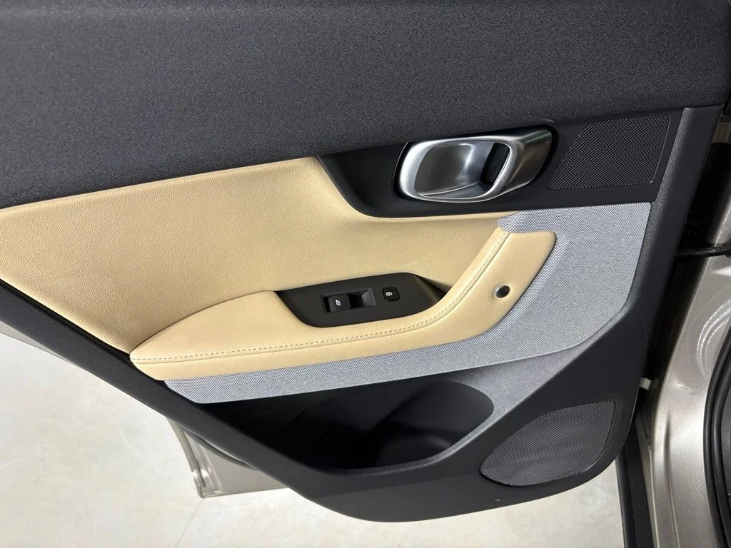 Used 2022 Gold Polestar Long Range Dual Motor image 34