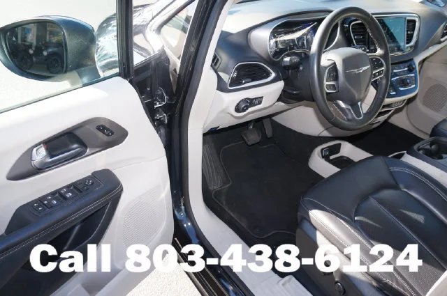 Used 2023 Brilliant Black Crystal Pearlcoat Chrysler Touring L image 4