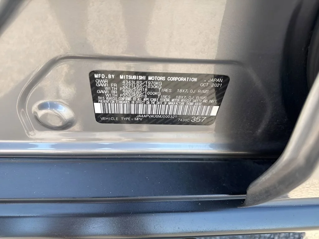 Used 2022  Mitsubishi SE image 32