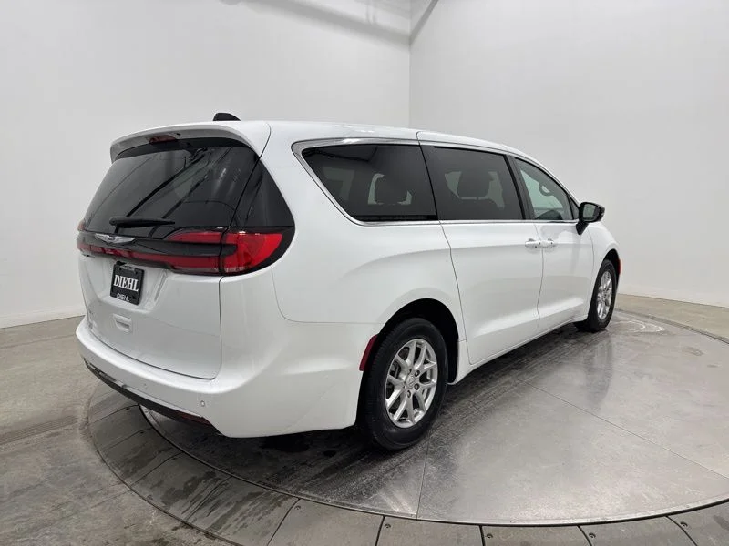 2026 Chrysler Pacifica Select - Photo 7