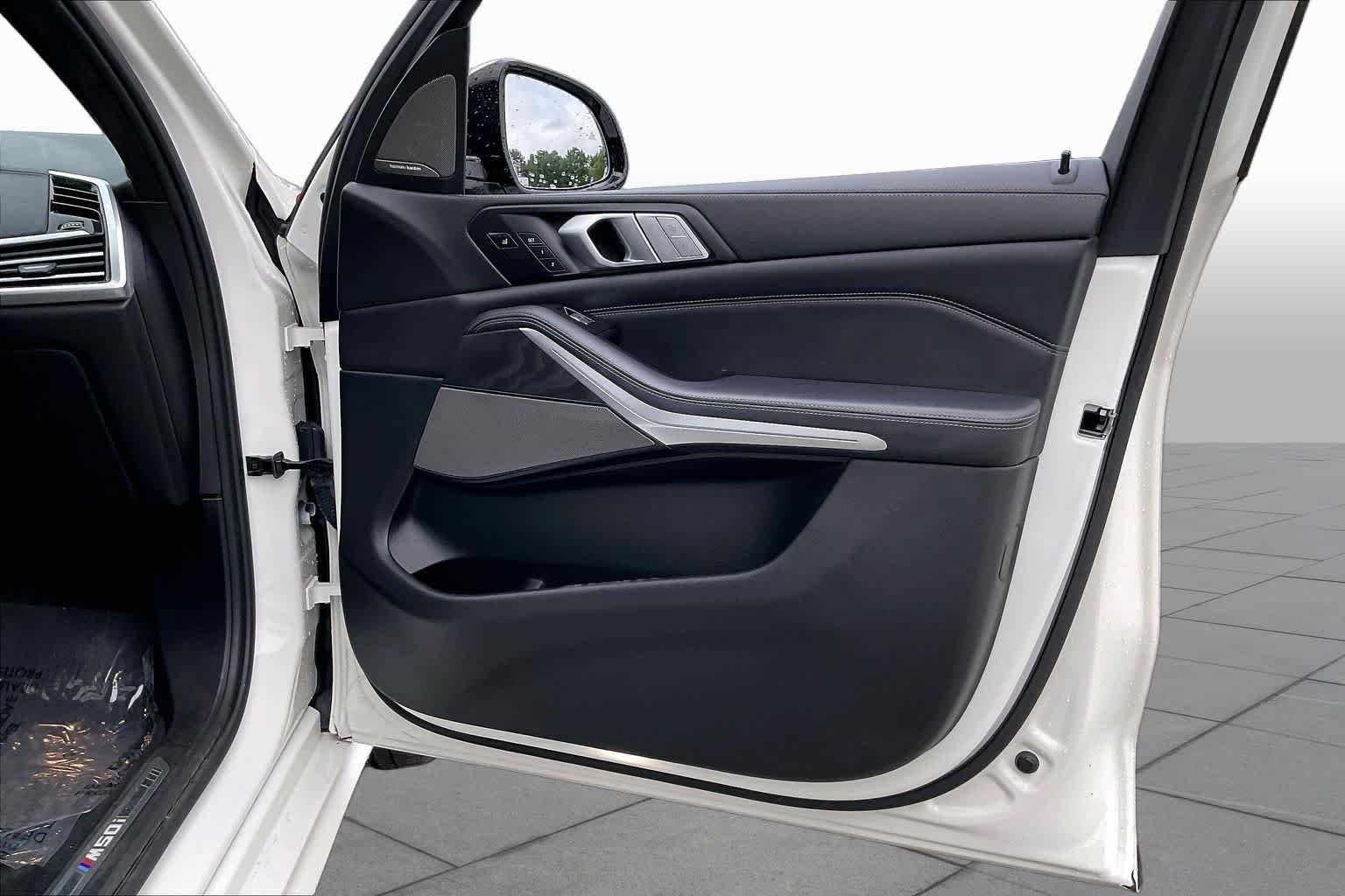 Used 2020 Alpine White BMW M50i image 22