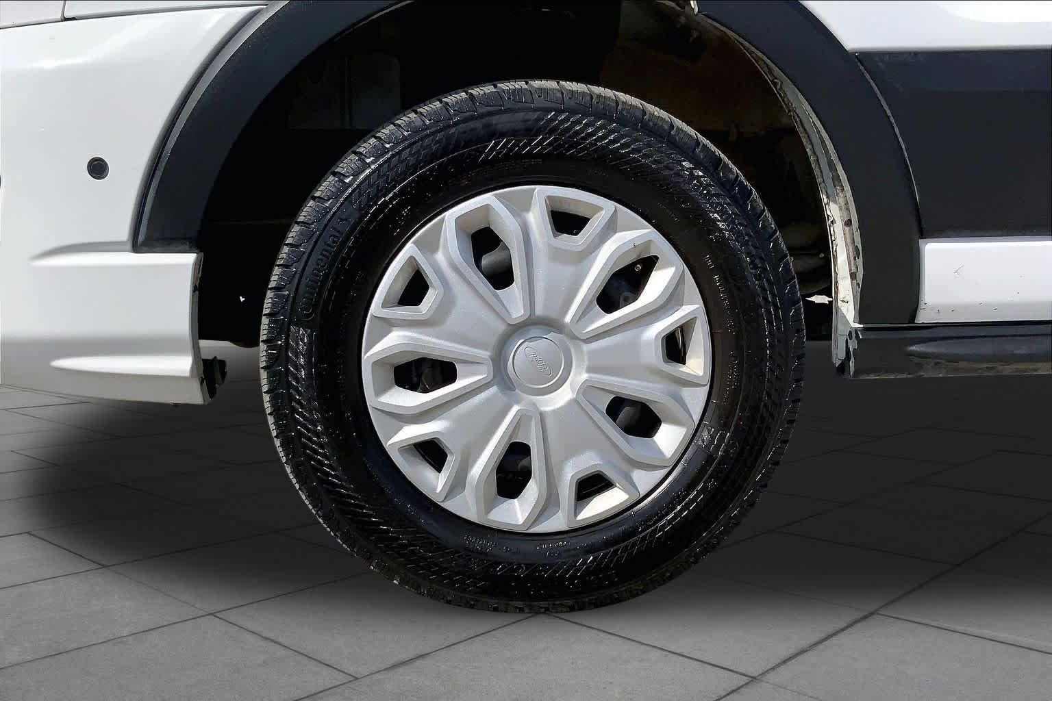 Used 2025 Oxford White Ford XLT image 11