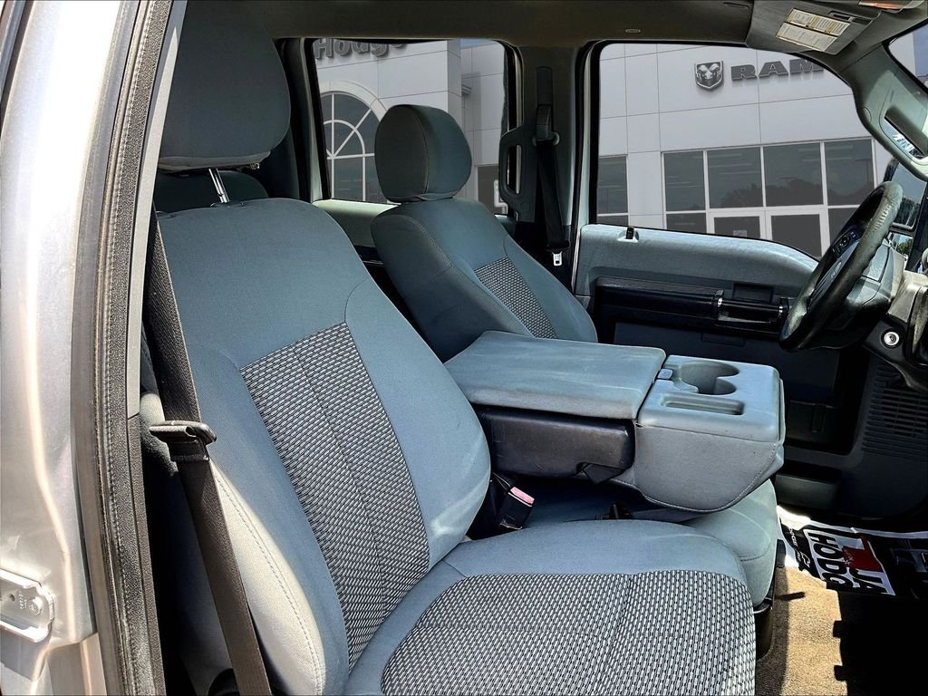 Used 2014 Silver Ford XLT image 31