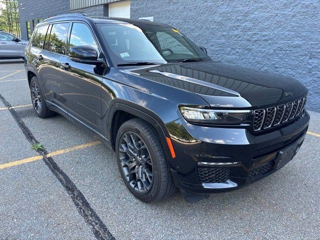 Used 2023 Diamond Black Crystal Pearlcoat Jeep Summit Reserve image 1