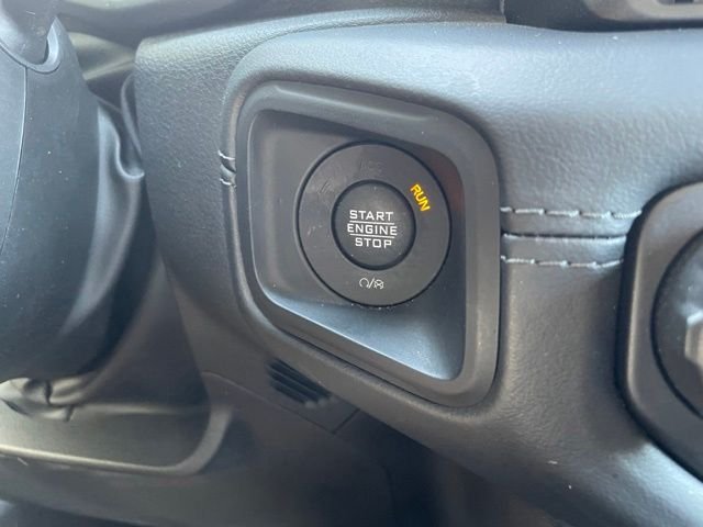 Used 2025 Granite Crystal Clearcoat Metallic Jeep Mojave image 23