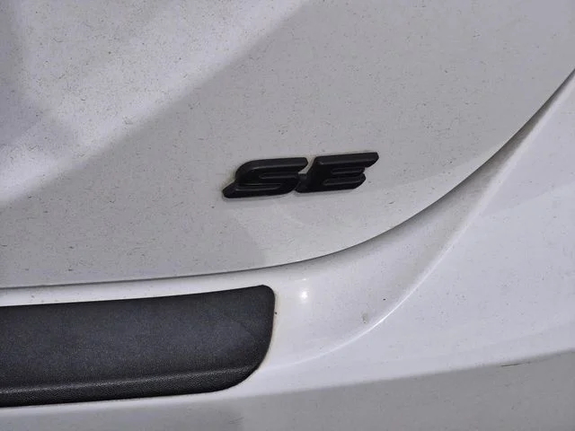 Used 2024 Ice Cap Toyota SE image 5