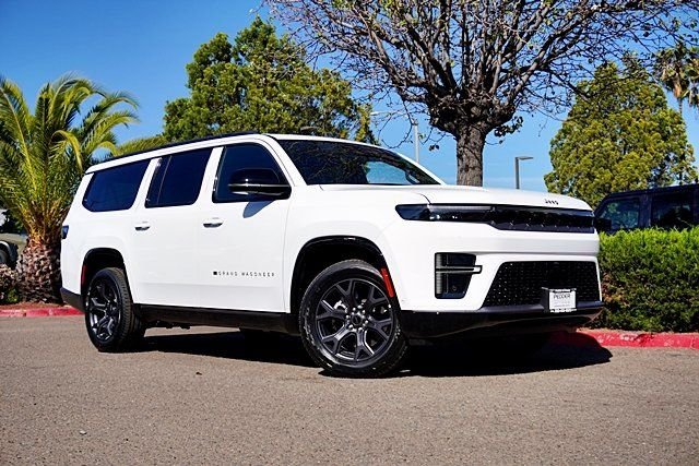 New 2026 Bright White Clear-Coat Exterior Paint Jeep Limited Altitude image 2