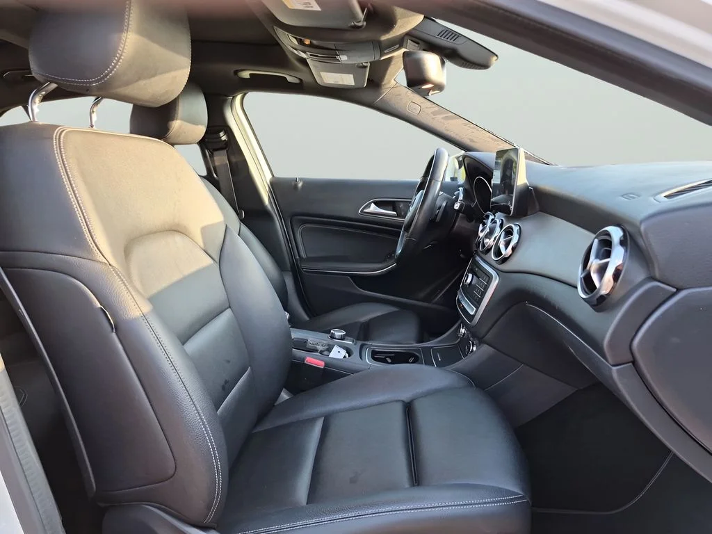 Used 2018 Black Mercedes-Benz GLA 250 image 34