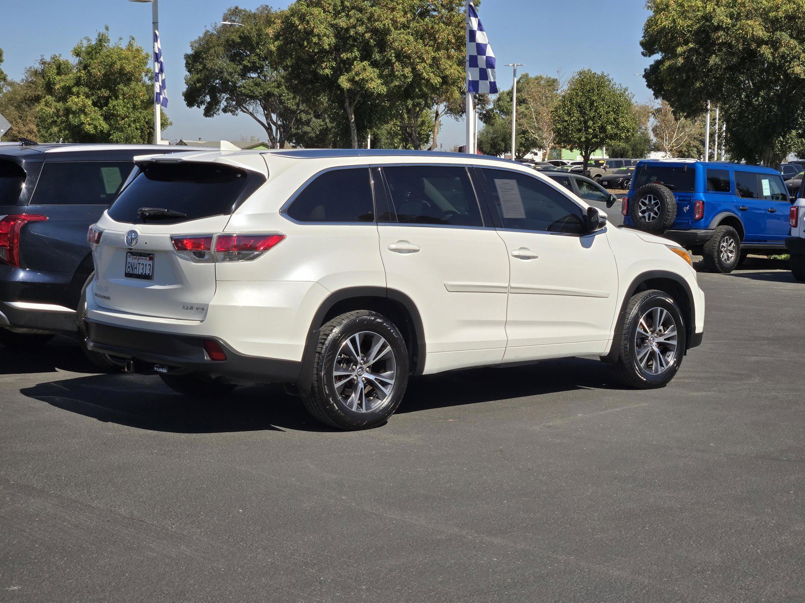 Used 2016 White Toyota XLE image 4