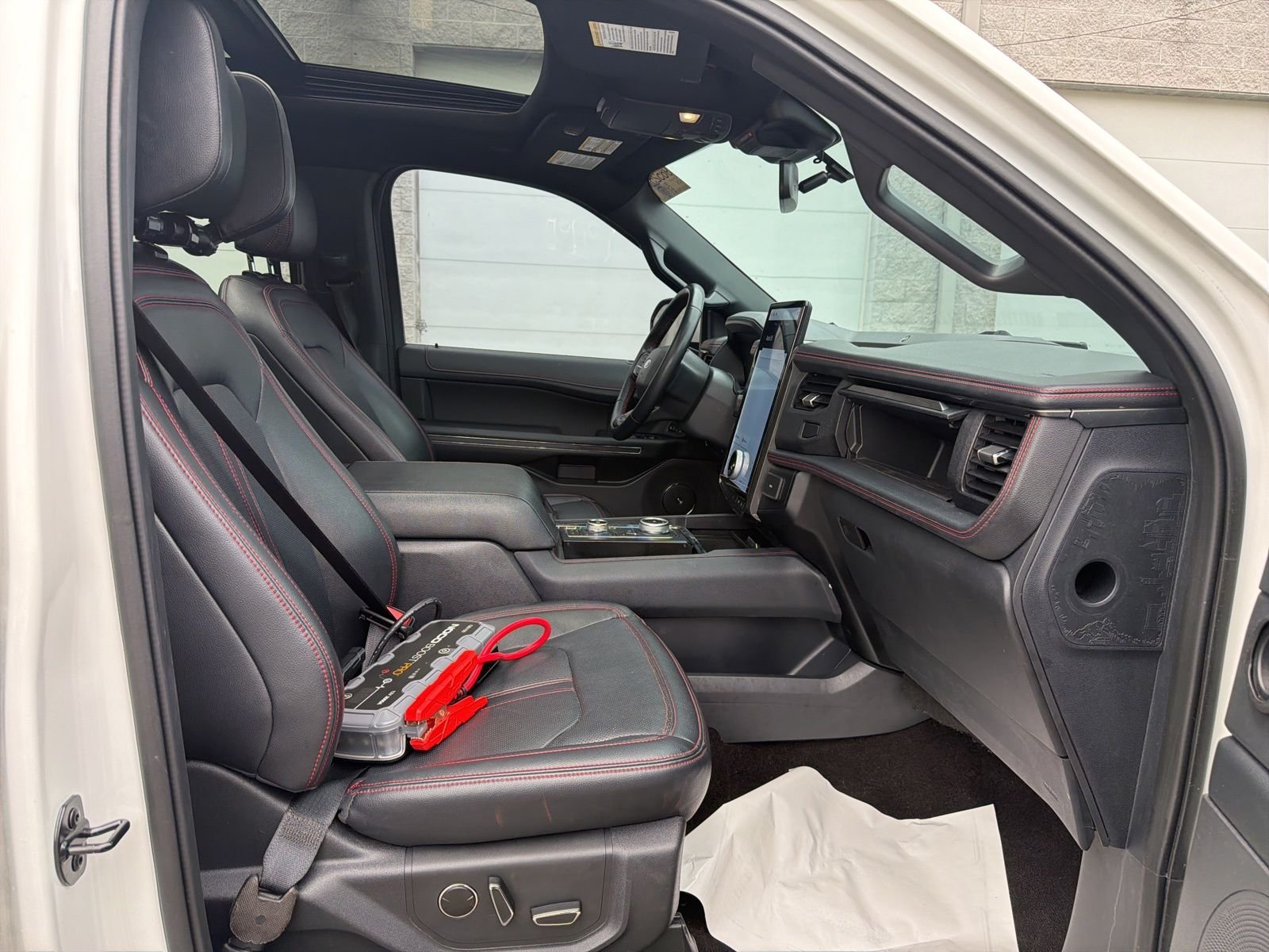 Used 2023 White Ford Limited image 25