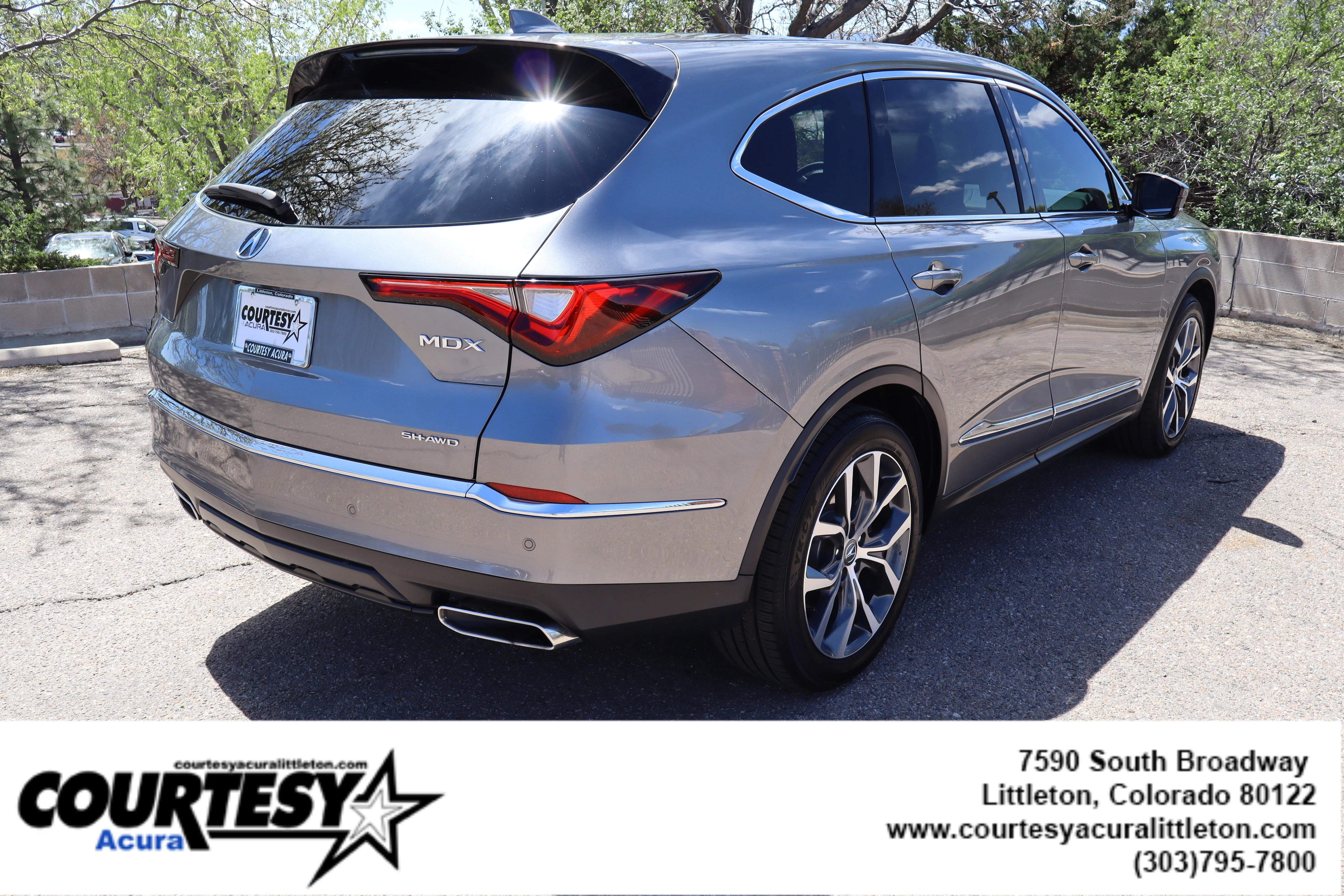 Used 2024 Liquid Carbon Metallic Acura SH-AWD TECH image 43