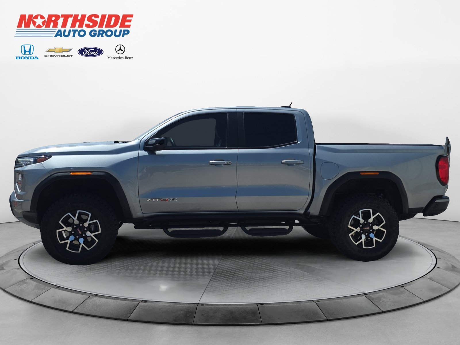 Used 2024 Sterling Metallic GMC 4WD AT4X image 4