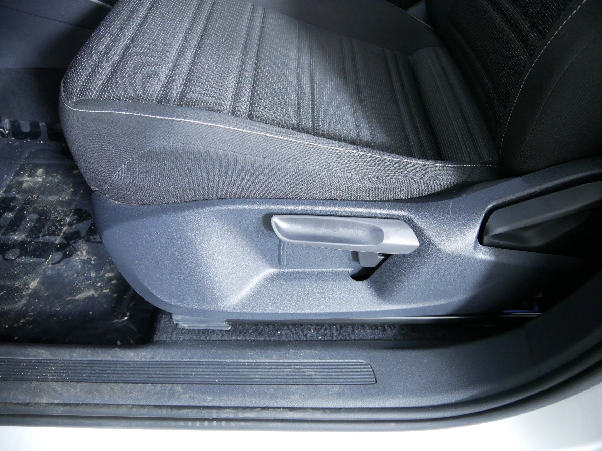 Certified Used 2022 White Volkswagen S image 22