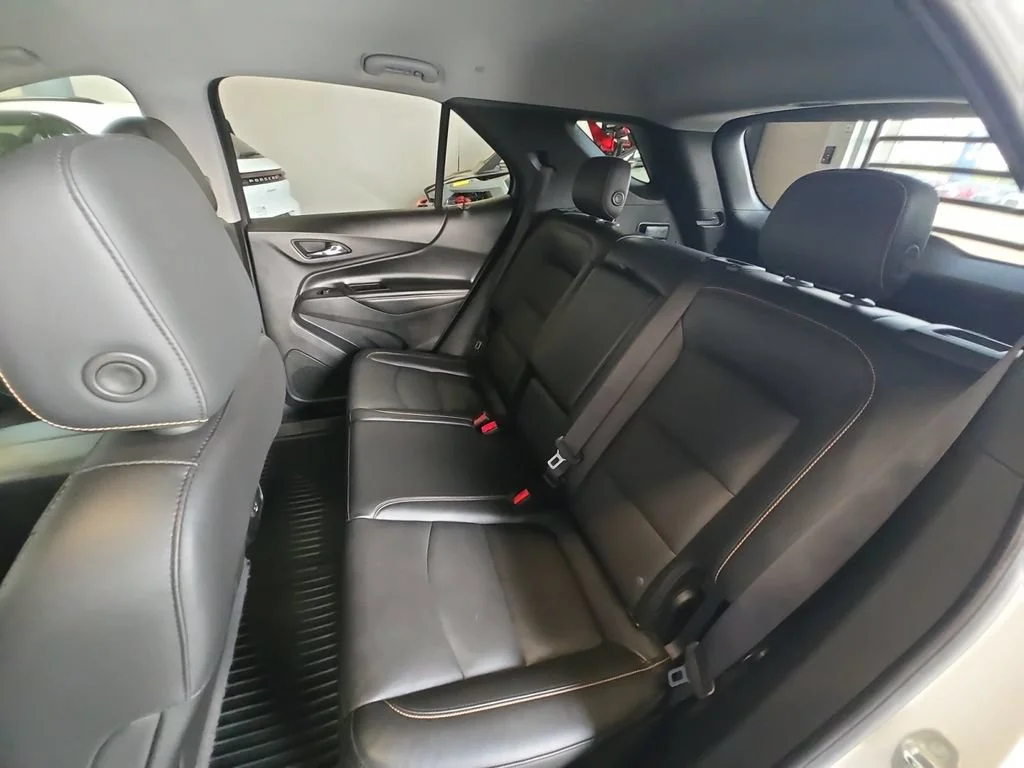 Used 2020 IRIDESCENT PEARL TRICOAT Chevrolet Premier image 22