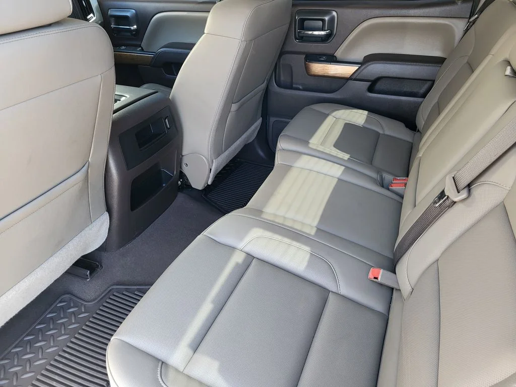 Used 2019 IRIDESCENT PEARL TRICOAT Chevrolet LTZ image 21