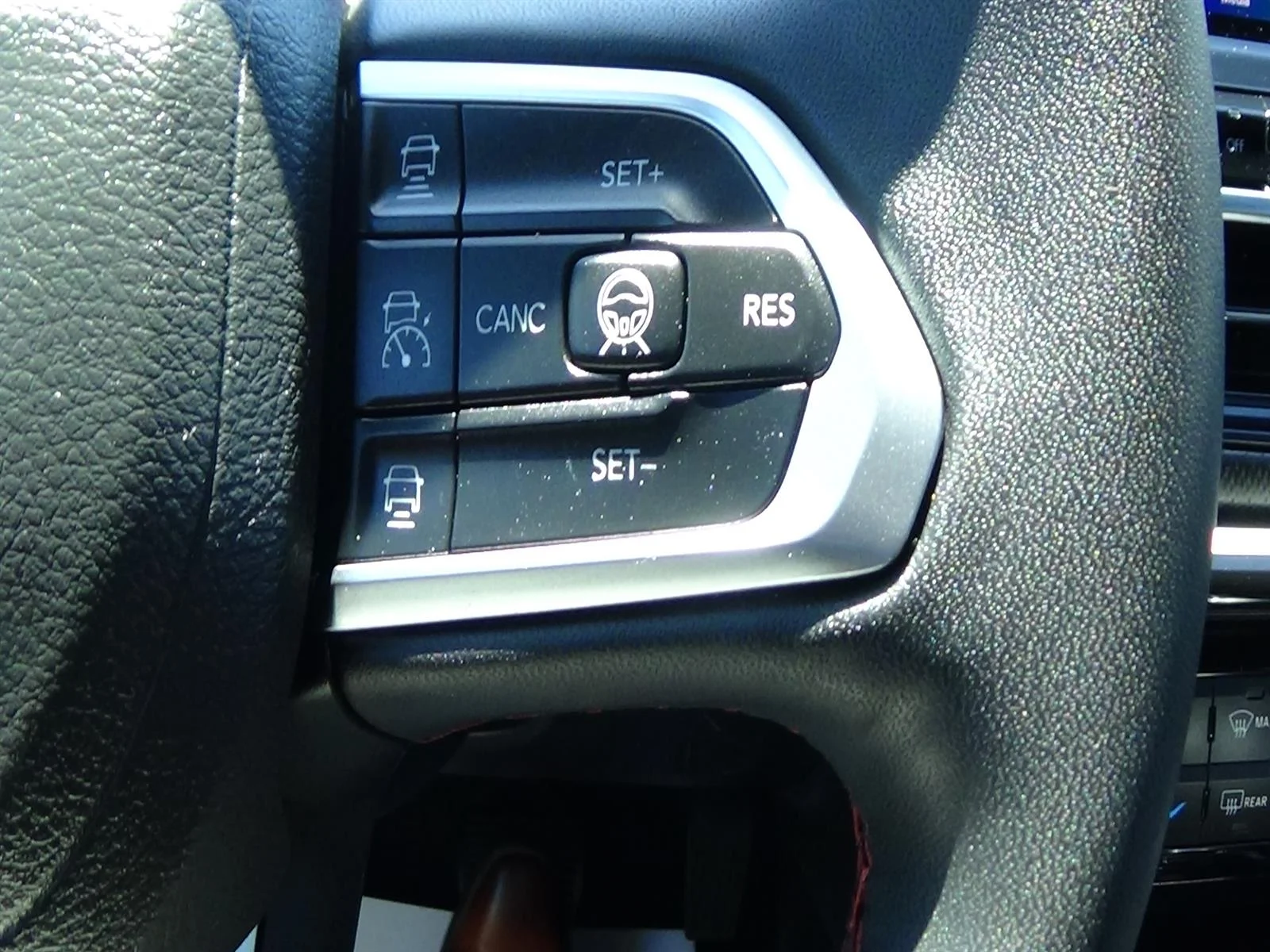 Certified Used 2024 Bright White Clear Coat (pw7) Jeep Trailhawk image 26