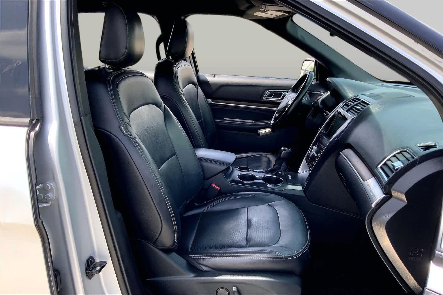 Used 2019 Ingot Silver Ford Limited image 9