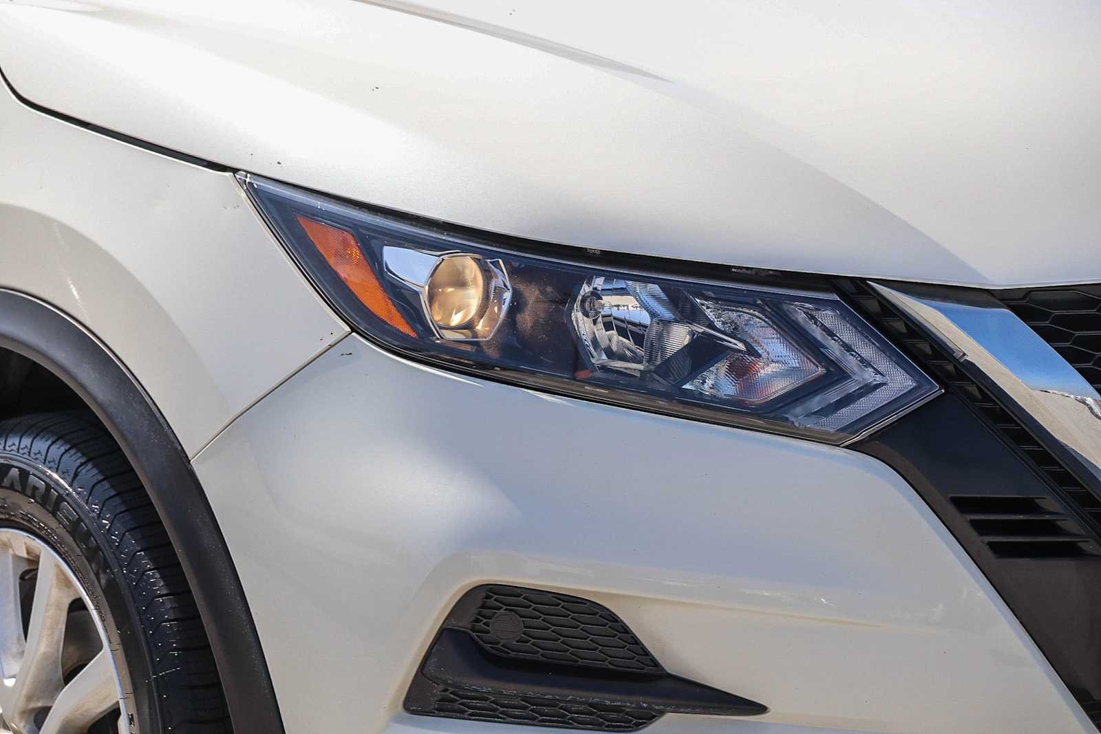Used 2022 Pearl White Tricoat Nissan SV image 4