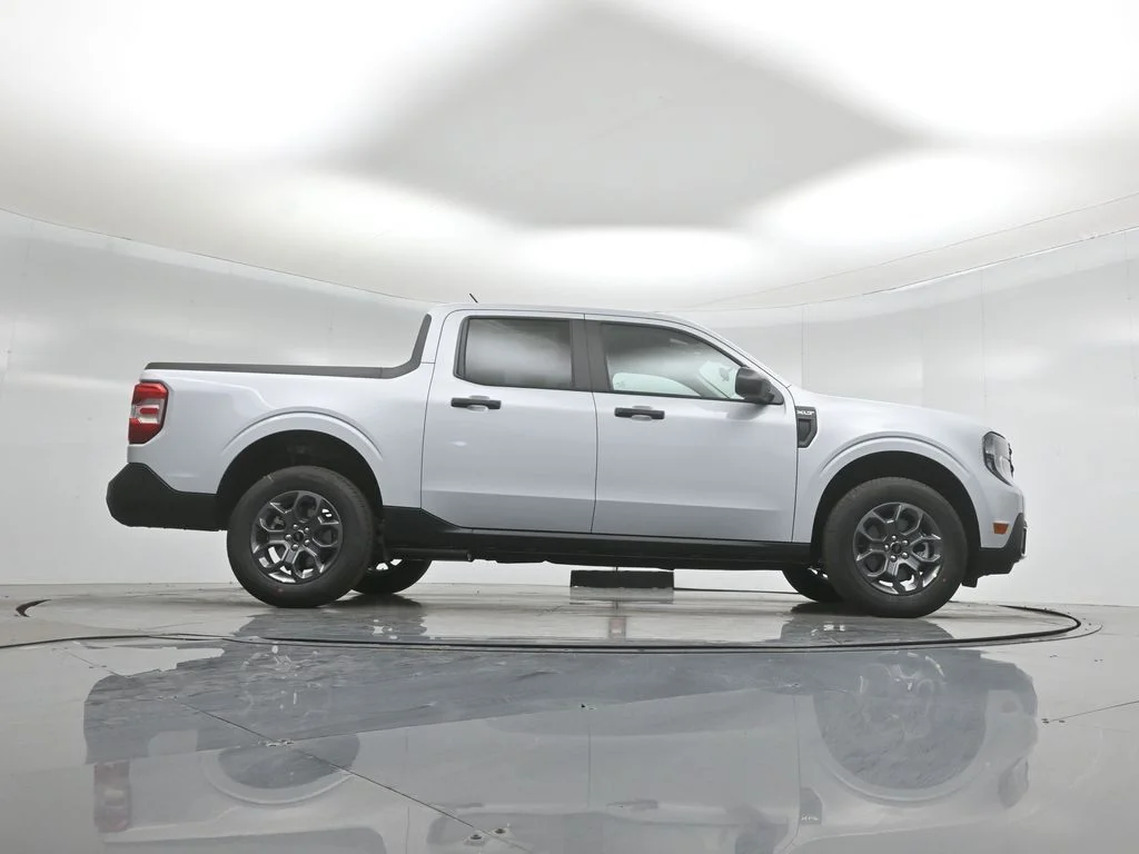 New 2026 Space White Metallic Ford XLT image 40