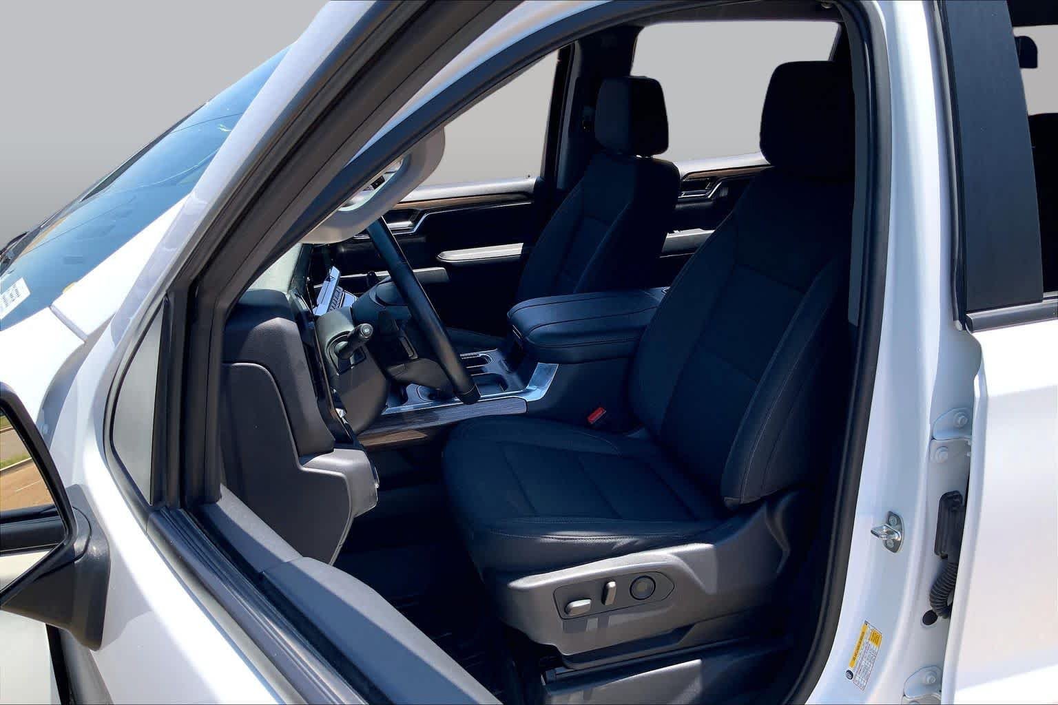Used 2024 Summit White Chevrolet LT Trail Boss image 15