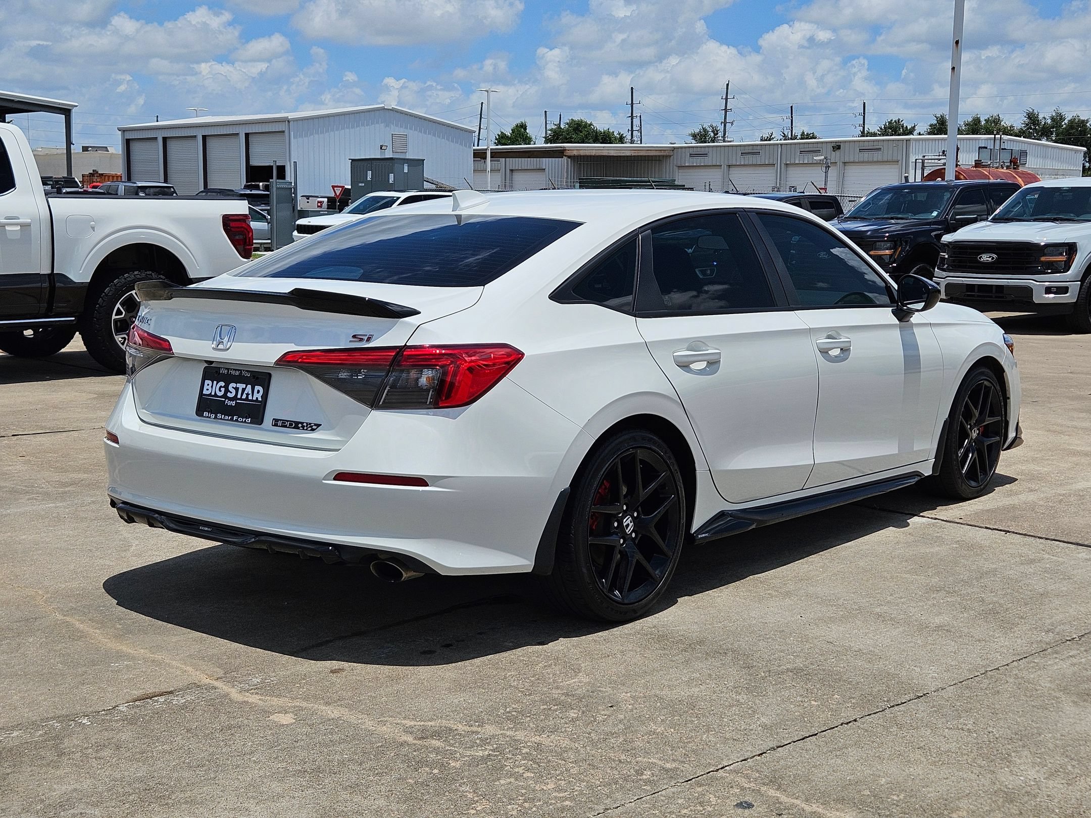 Used 2023 Platinum White Pearl Honda Si image 3