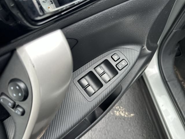 Used 2025  Mitsubishi SE image 17