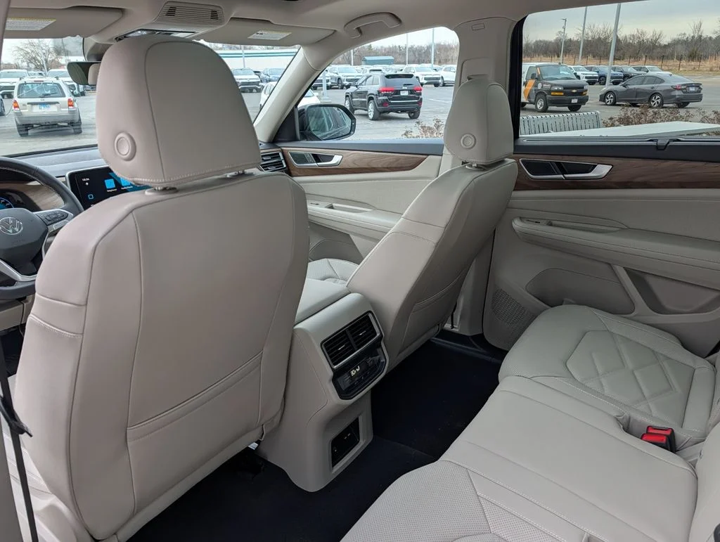 New 2026 Black Volkswagen 2.0T SE w/Technology image 14